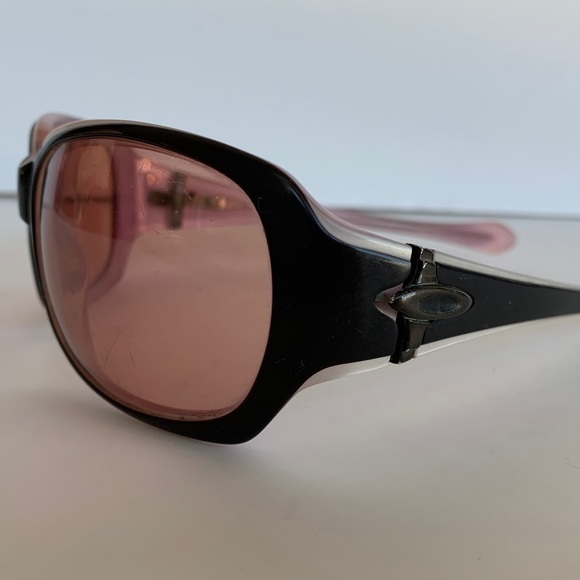 ladies oakleys